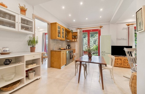 Katouna House | Holiday Home 'Cozy 2-bdrm-house with Garden' with Private Garden, Wi-Fi and Air Conditioning