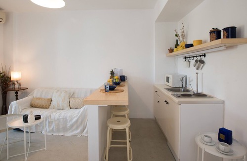 Xilokeratidi House | Holiday Home 'Lea Lodge 3 Mykonos ' with Shared Pool, Private Terrace and Wi-Fi