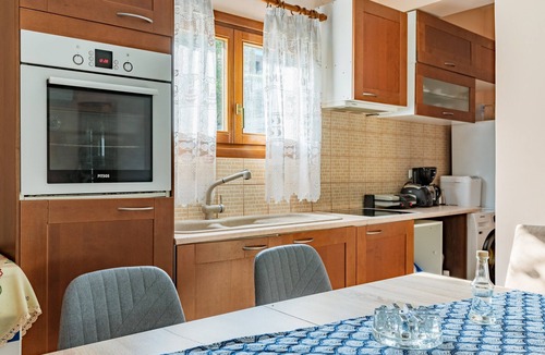 Kapparia House | Holiday Home 'Moraki Apartment 2 Andros' with Private Terrace, Wi-Fi and Air Conditioning