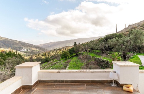 Kapparia House | Holiday Home 'Moraki Apartment 2 Andros' with Private Terrace, Wi-Fi and Air Conditioning