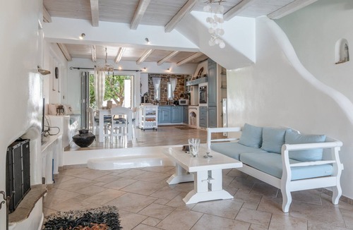 Katakali House | Holiday Home 'Mykonos' with Sea View, Wi-Fi and Air Conditioning