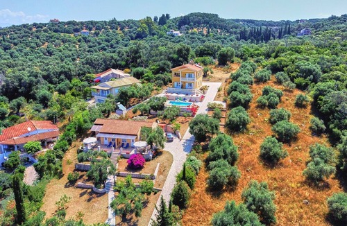 Agios Spyridon Corfu House | Holiday Home "Nora" with 2 Apartments and Shared Pool - Sea Breeze 1