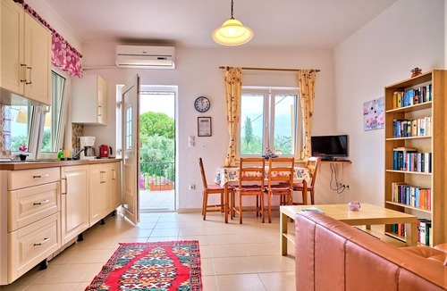 Agios Spyridon Corfu House | Holiday Home "Nora" with 2 Apartments and Shared Pool - Sea Breeze 1