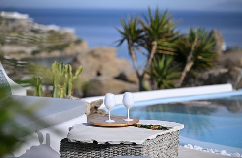 Platis Gialos House | Holiday home "Paraga Villa 2" with hot tub
