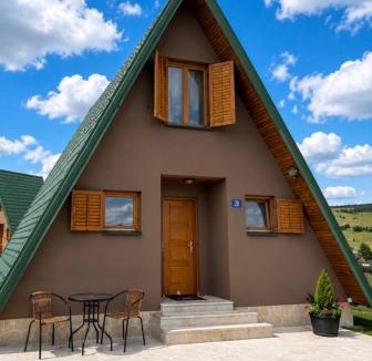 Tepacko Polje House | Holiday Home Stefani Spacious Mountain House near Durmitor 3 Bedrooms Private Parking