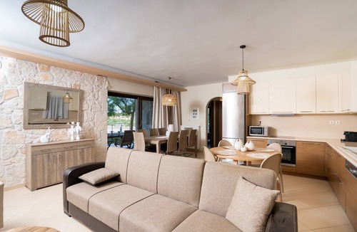 Agalas House | Holiday Home Timos Villa with Mountain View, Wi-Fi and Air Conditioning