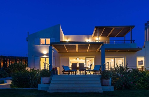 Lavreotiki House | Holiday villa inside a private and secure property