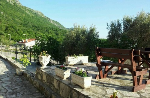 Kuljace House | Holiday villa with a view of the water