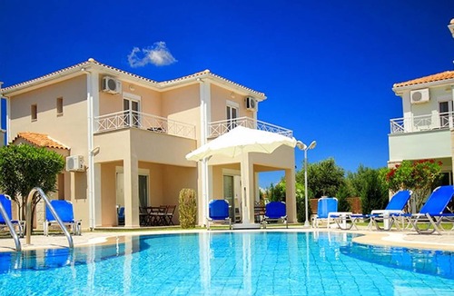 Kalamaki Apartment | Homerez - Appartement 2 km away from the beach for 4 ppl. with shared pool