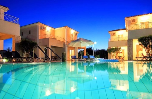 Kalamaki Apartment | Homerez - Appartement 2 km away from the beach for 4 ppl. with shared pool
