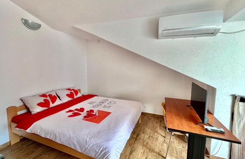 Rozino House | Homestay Mark - DOUBLE BED ROOM - shared bathroom