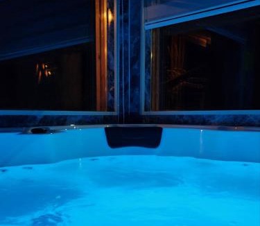 Montenegro Ski Chalet | Honeywood Cabin II with Private Spa