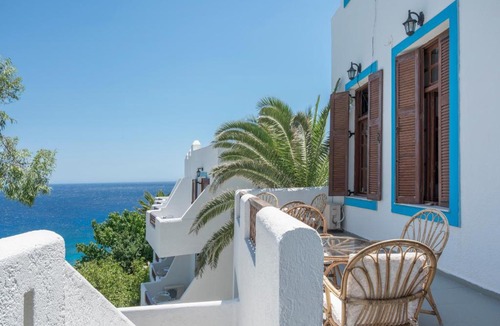 Menetai House | Hotel Albatros