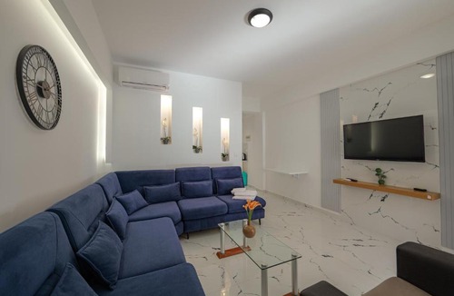 Qazim Pali Hotel | Hotel Angjelo