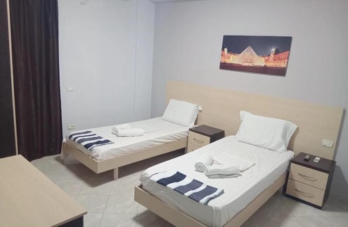 Qerek Hotel | Hotel Blue Moon