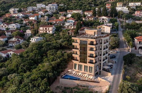 Dobra Voda Apartment | Hotel D'Iman - Classic Triple Room with Sea View and Balcony (302)