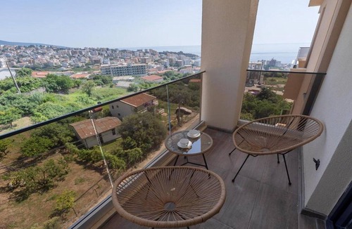 Dobra Voda Apartment | Hotel D'Iman - Classic Triple Room with Sea View and Balcony (202)
