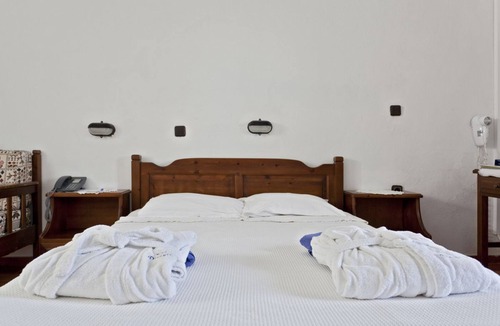 Skopelos Town Hotel | Hotel Dionyssos