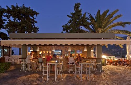 Skopelos Town Hotel | Hotel Dionyssos