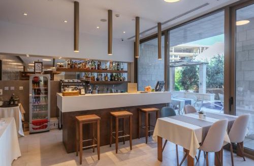 Petrovac Hotel | Hotel Eleven