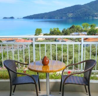 Chrisi Ammoudia Apartment | Hotel Emerald and Suites