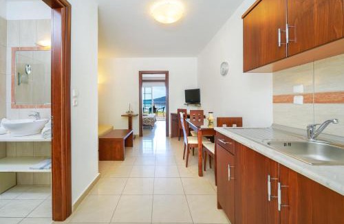 Chrisi Ammoudia Apartment | Hotel Emerald and Suites