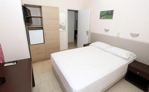 Agia Marina Hotel | Hotel Karyatides