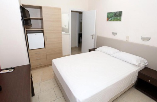Agia Marina Hotel | Hotel Karyatides