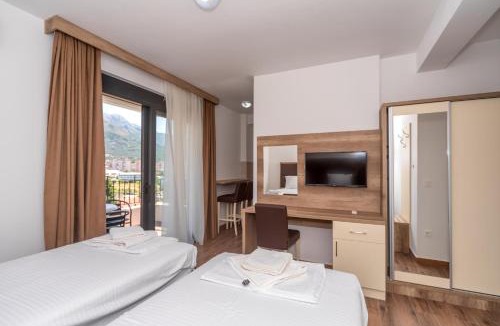 Zeljeznica Hotel | Hotel Pharos