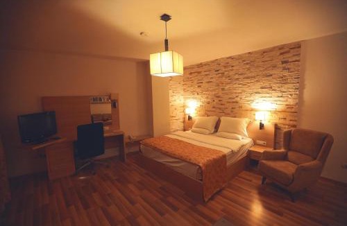 Kolovicë Hotel | Hotel Pinocchio