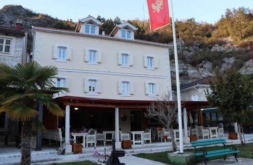 Rijeka Crnojevica Resort | Hotel S Family Jovicevic