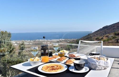 Finikia Hotel | Hotiday Santorini Oia