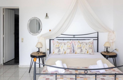 Finikia Hotel | Hotiday Santorini Sea View