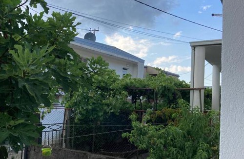 Sutomore Apartment | House