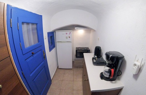 Akrotiri House | house under the castle