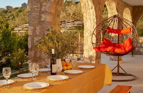 Rezevici Villa | House with Garden &Sauna, 15-Min Walk to the Beach