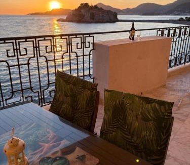 Sveti Stefan Apartment | Iconic Sveti Stefan Island View Luxury - 3BR - Terrace - Frontline Beach Access - Free Parking