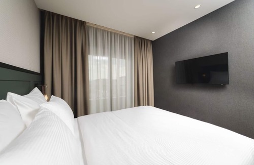Podgorica Hotel | Ideal Podgorica Stay – 2 Modern Units w/Free Parking & Close to Dining Spots!