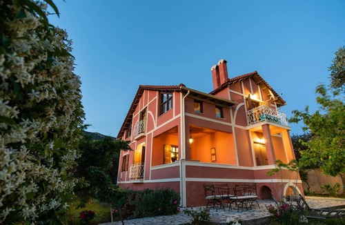 Agios Matthaios House | Idyllically situated and luxurious villa with a veranda and a gazebo