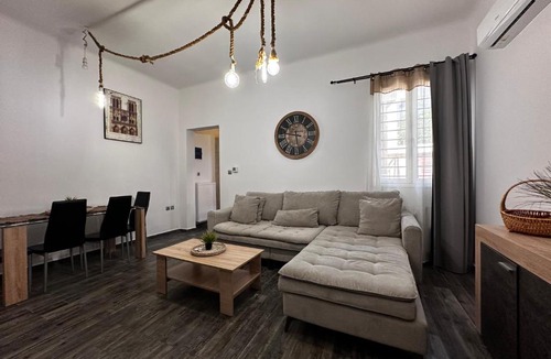 Kolokinthou Apartment | Iliana 6 min walk to Metro