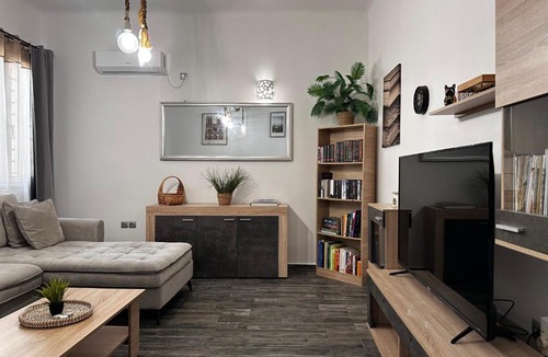 Kolokinthou Apartment | Iliana 6 min walk to Metro