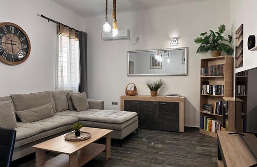 Kolokinthou Apartment | Iliana 6 min walk to Metro