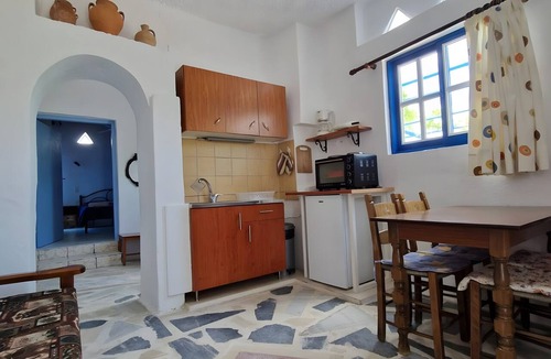 Apokoronas House | Iliana's Bungalow Country House with Mountain View, Wi-Fi, and Air Conditioning