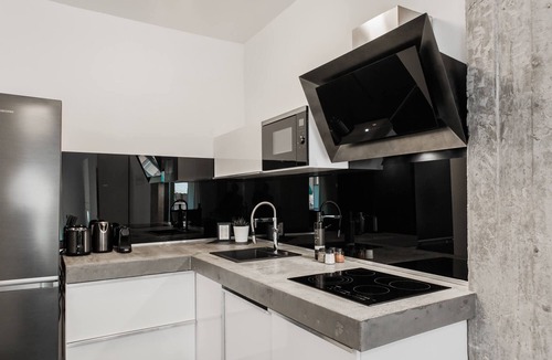 Ampelokipoi Apartment | Industrial 1BR Apartment in Ampelokipoi Area