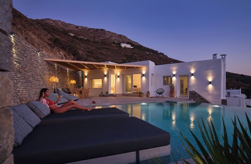 Parikia Villa | Infinity sea view hillside villa with private pool