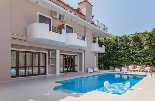 Anavyssos Villa | Inviting Villa in Anavissos with communal pool