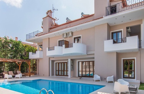 Anavyssos Villa | Inviting Villa in Anavissos with communal pool