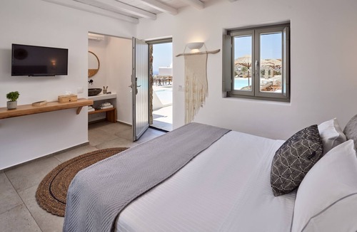Paraga Hotel | IONIC Suites