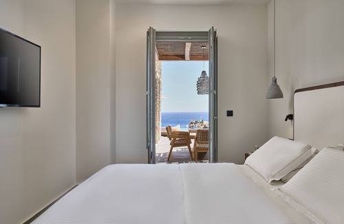 Ios Hotel | Ios Grand Pool Suites