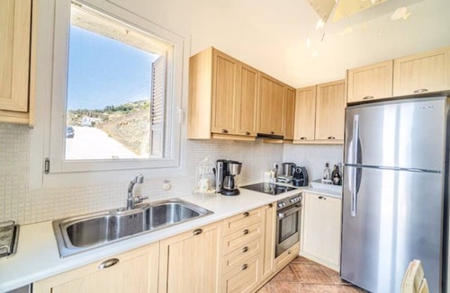Andros Town House | IRIDA Top-Floor Serenity - 5 mins to Batsi